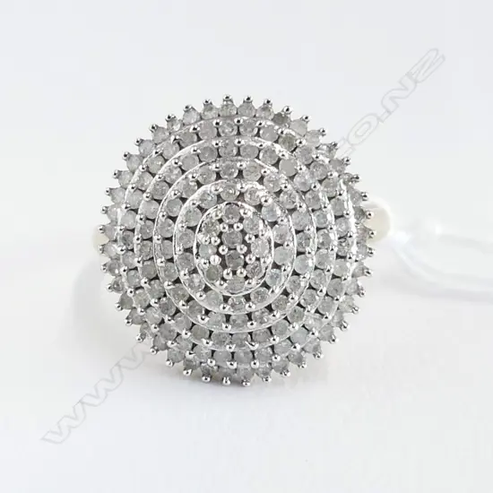 9ct Y/GOLD & DIAMOND PRINCESS TYPE RING 3.4gms SIZE P