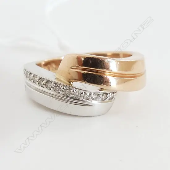 9CT WHITE AND ROSE GOLD DIAMOND RING, 5.3gms SIZE N