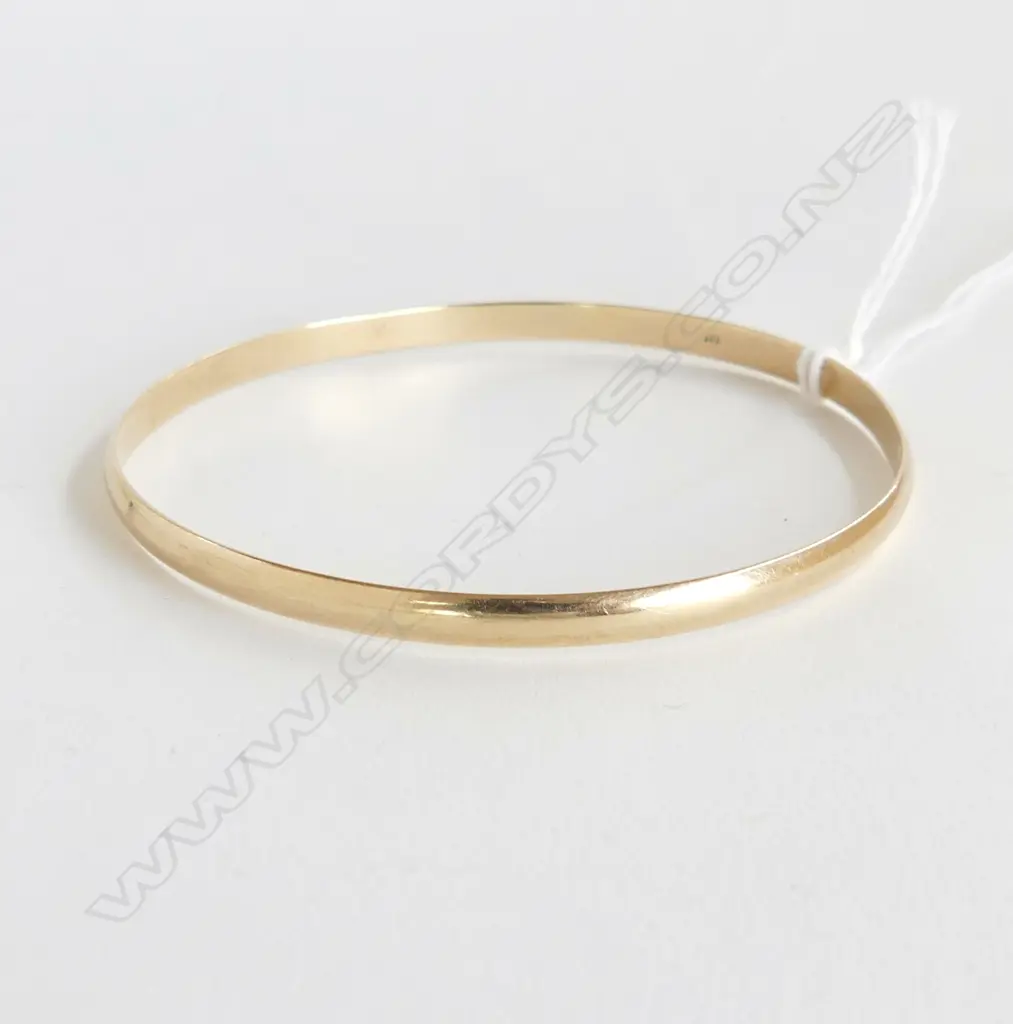 9ct YELLOW GOLD BANGLE 9gms Image 1++
