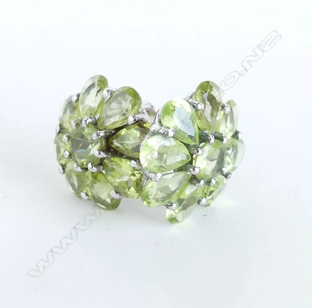PR SILVER & PERIDOT EAR STUDS (NEW) Image 1++