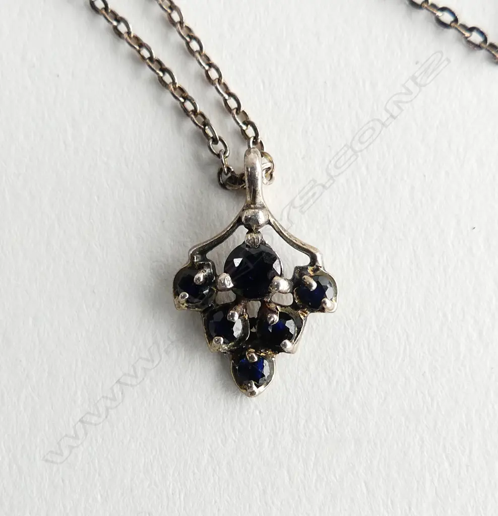 VINTAGE SILVER  & SAPPHIRE PENDANT ON SILVER CHAIN Image 1++