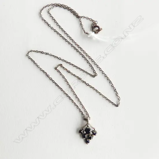 VINTAGE SILVER  & SAPPHIRE PENDANT ON SILVER CHAIN