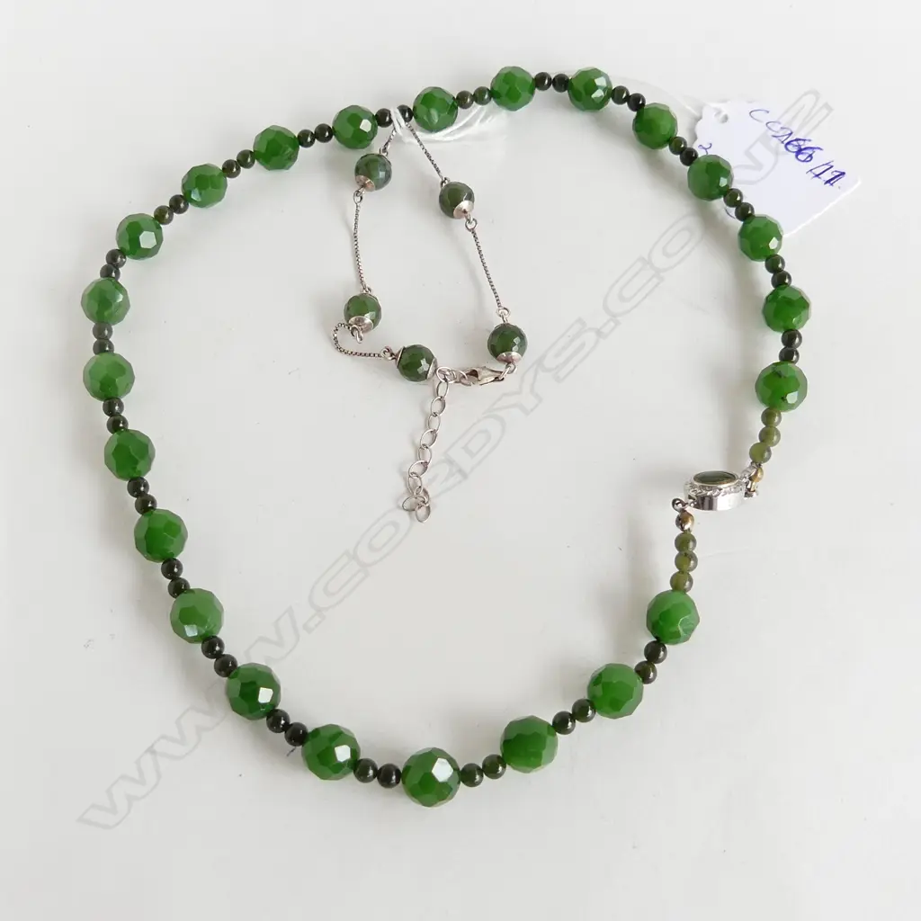 GREEN GLASS BEAD NECKLACE & BRACELET Image 1++