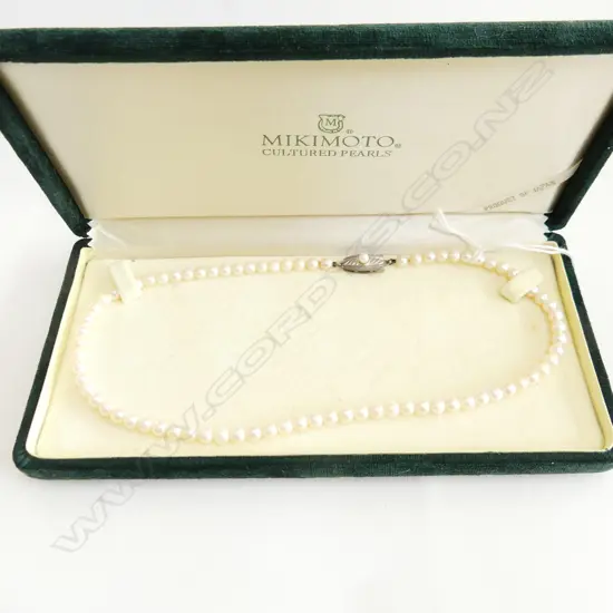 MIKIMOTO PEARL NECKLACE, w. ORIG. BOX L.420mm