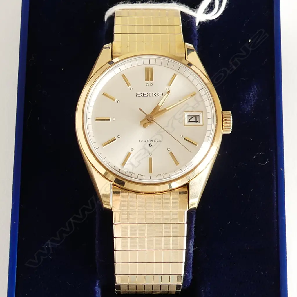 VINTAGE SEIKO GENT'S 17 JEWEL gold plate WRISTWATCH boxed & as new. Running Image 1++
