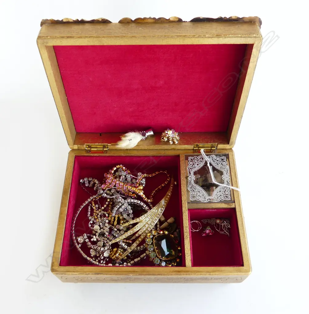 ASST. COSTUME JEWELLERY IN MUSICAL BOX W.225mm Image 1++
