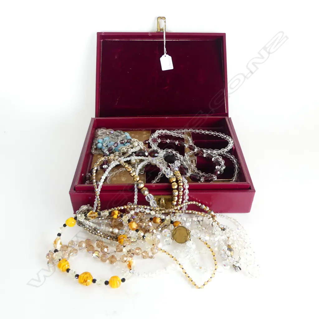 AURORA BOREALIS NECKLACES IN RED LEATHER CASE W.280mm Image 1++