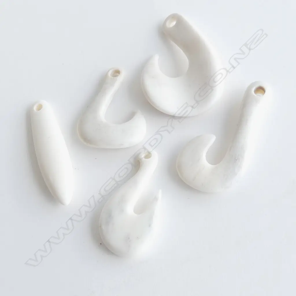 4 CONTEMPORARY BONE HEI MATUA w. KAPEU Image 1++