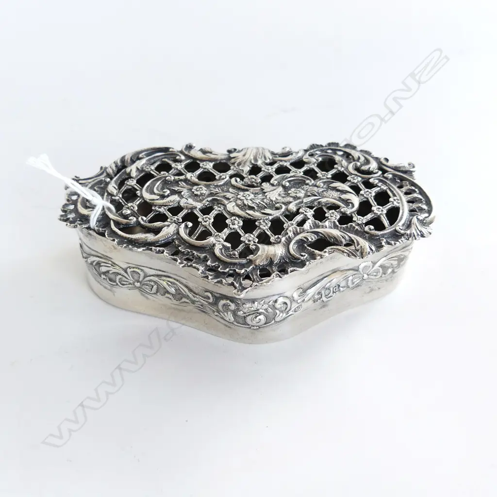 S/SILVER DRESSING TABLE BOX PIECED LID 141GMS Image 1++