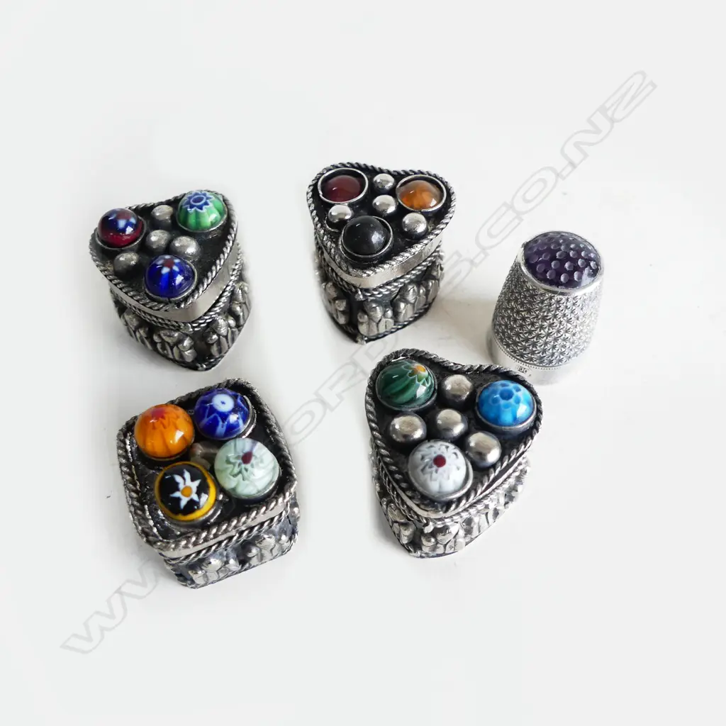 4 SMALL SILVER CONTAINERS WITH GLASS BEADS & 1 800 SILVER THIMBLE Image 1++