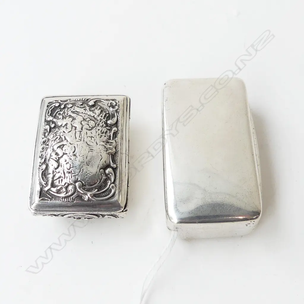 STG SILVER SNUFF BOX JOHN EDWARDS III; 1809, DUBLIN, 49grms. & 1902 LONDON STG SILVER SNUFF BOX 35grms.. Image 1++
