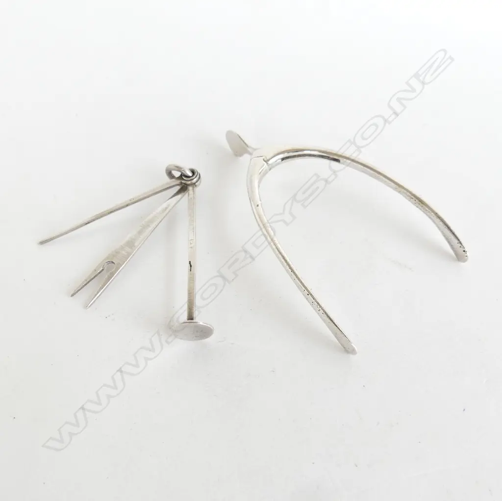 S/SILVER WISH BONE & S/SILVER PIPE TAMPER 22GMS Image 1++
