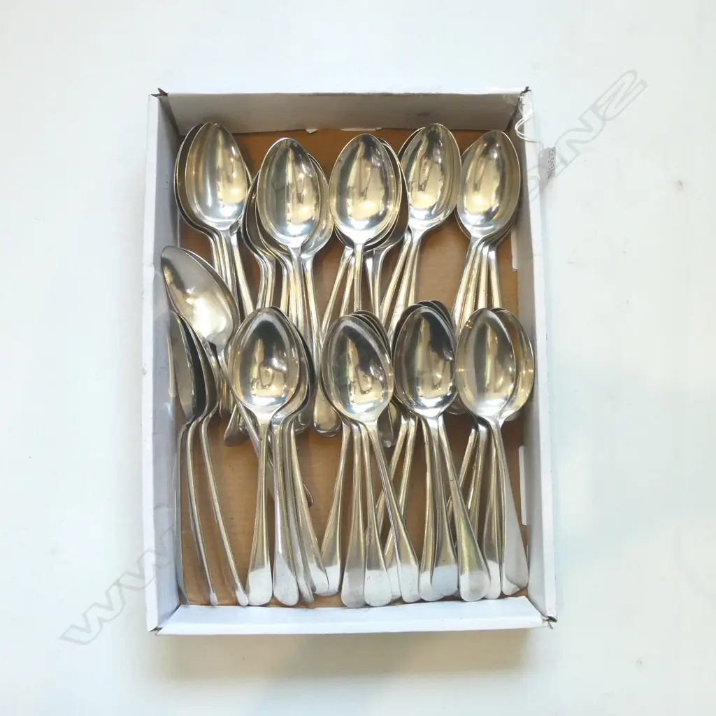 48 VINTAGE SILVER PLATED DESSERT SPOONS ‘OLD ENGLISH’ PATTERN Image 1++