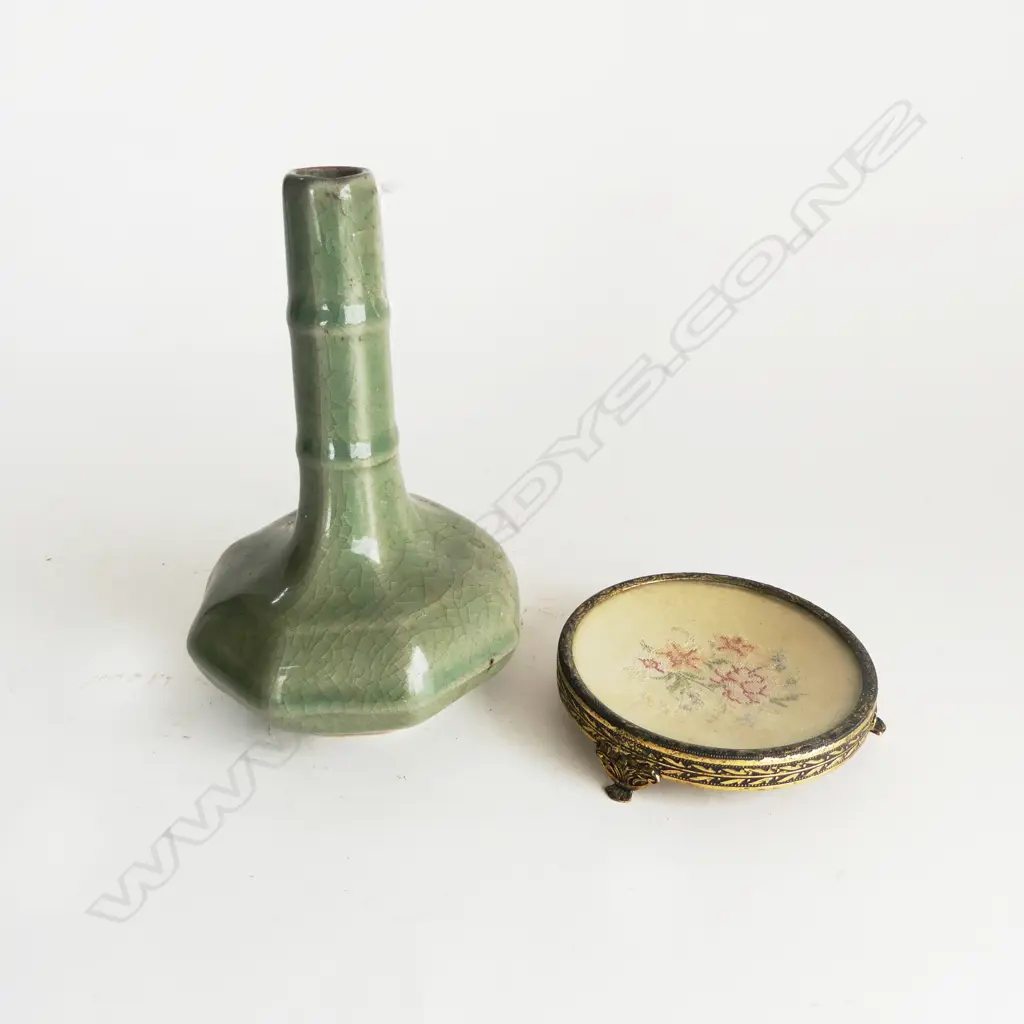 CELADON VASE ON STAND H.180mm Image 1++