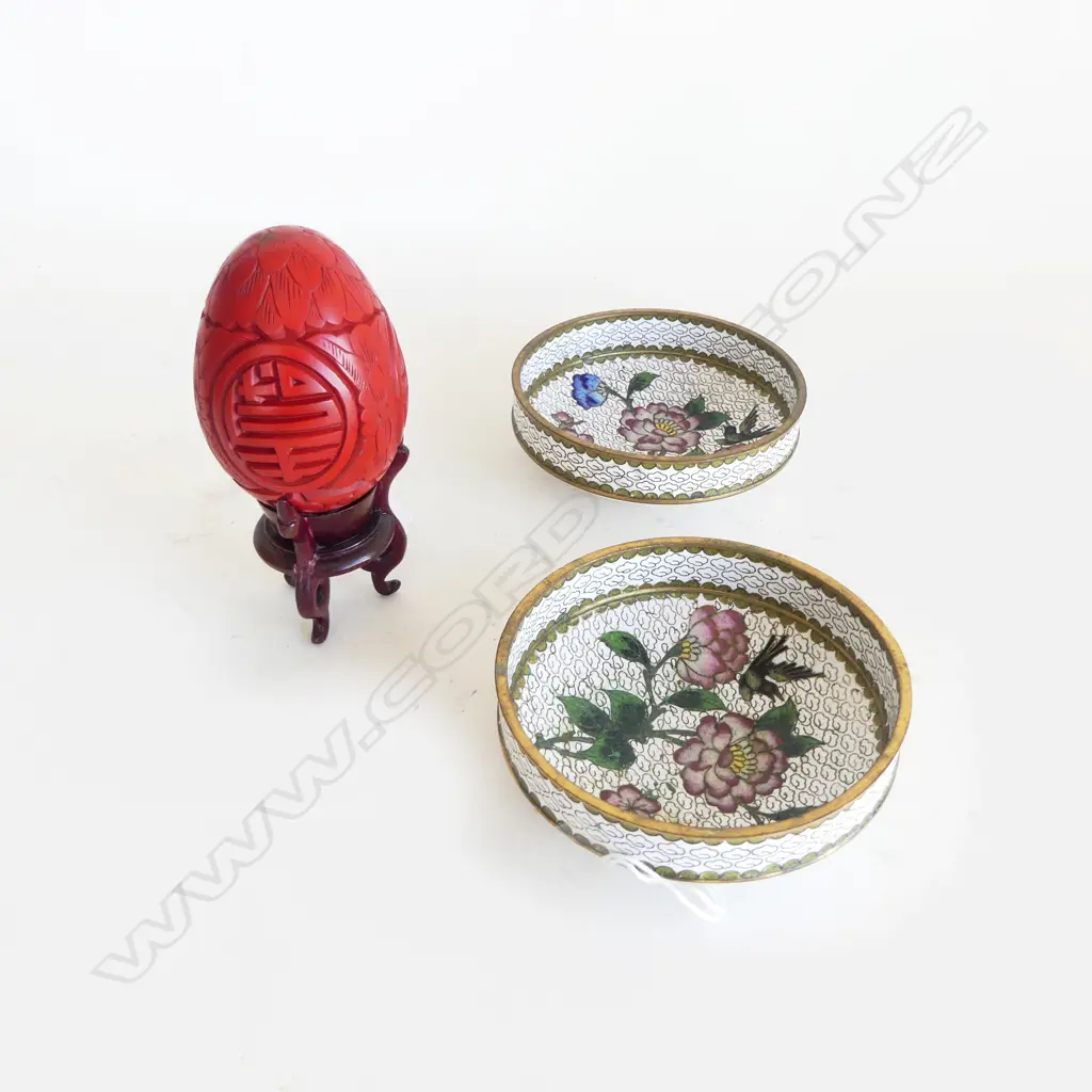 PR CHINESE CLOISSONE DISHES DIA90MM & RED LACQUER EGG ON STAND H100MM Image 1++