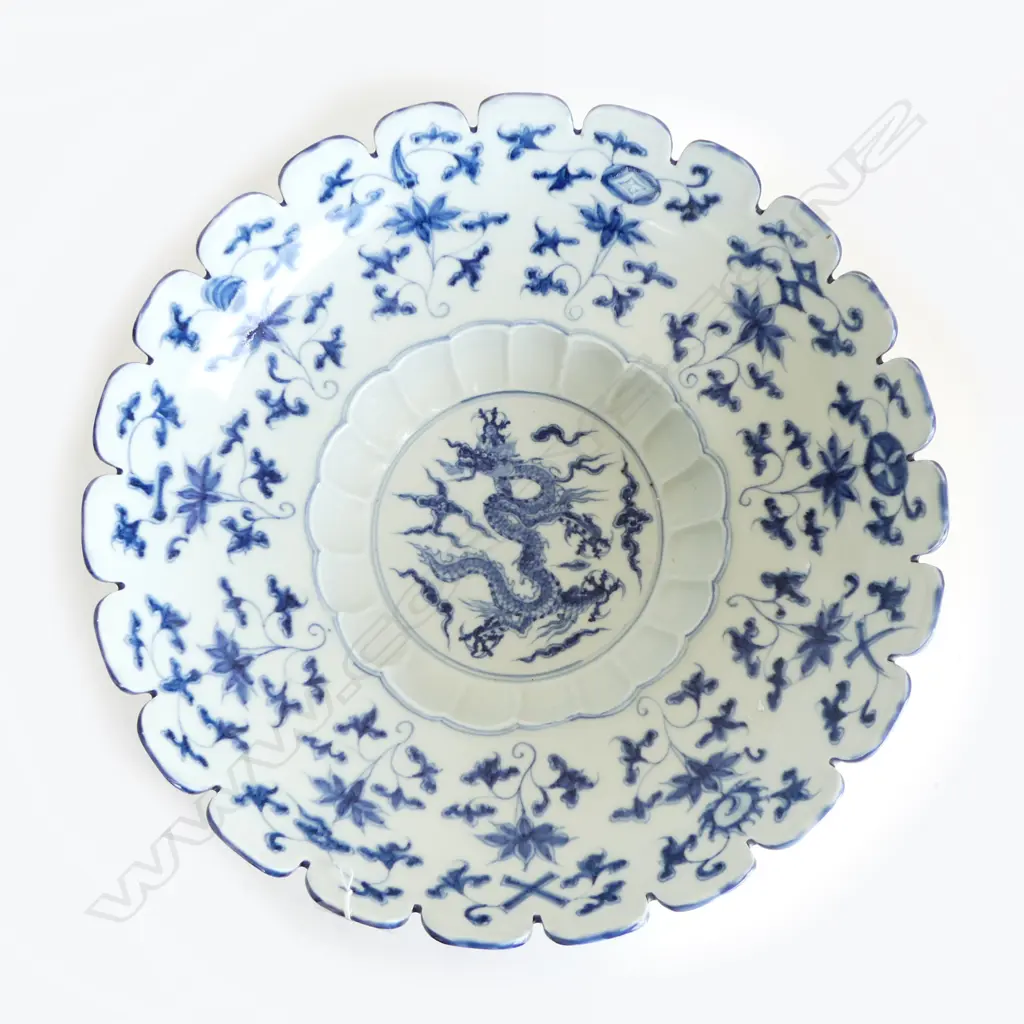 LG ORIENTAL B/W BOWL w. DRAGON DESIGN 385mm dia Image 1++