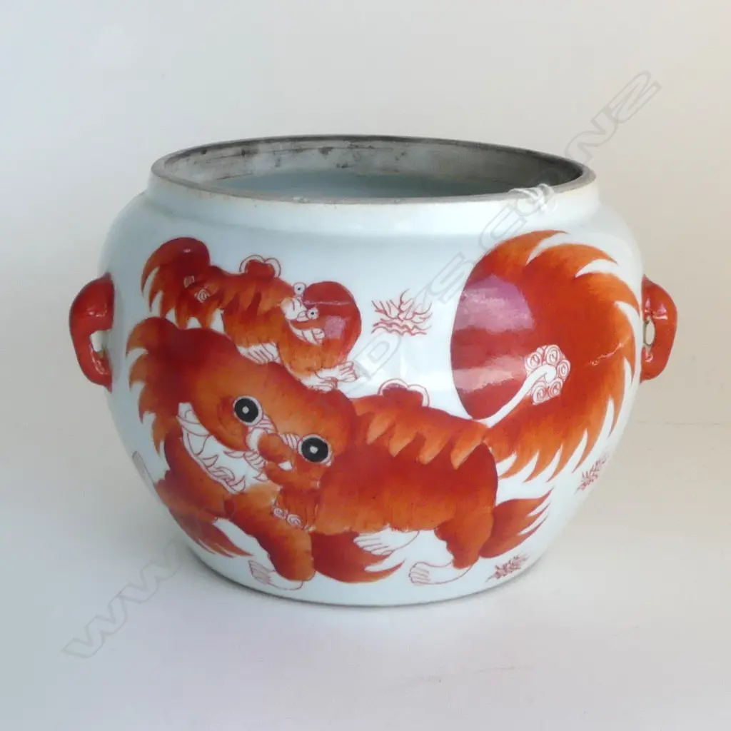 Chinese Porcelain Alum-Painted Taishi Shaobao Pot with lid Image 1++