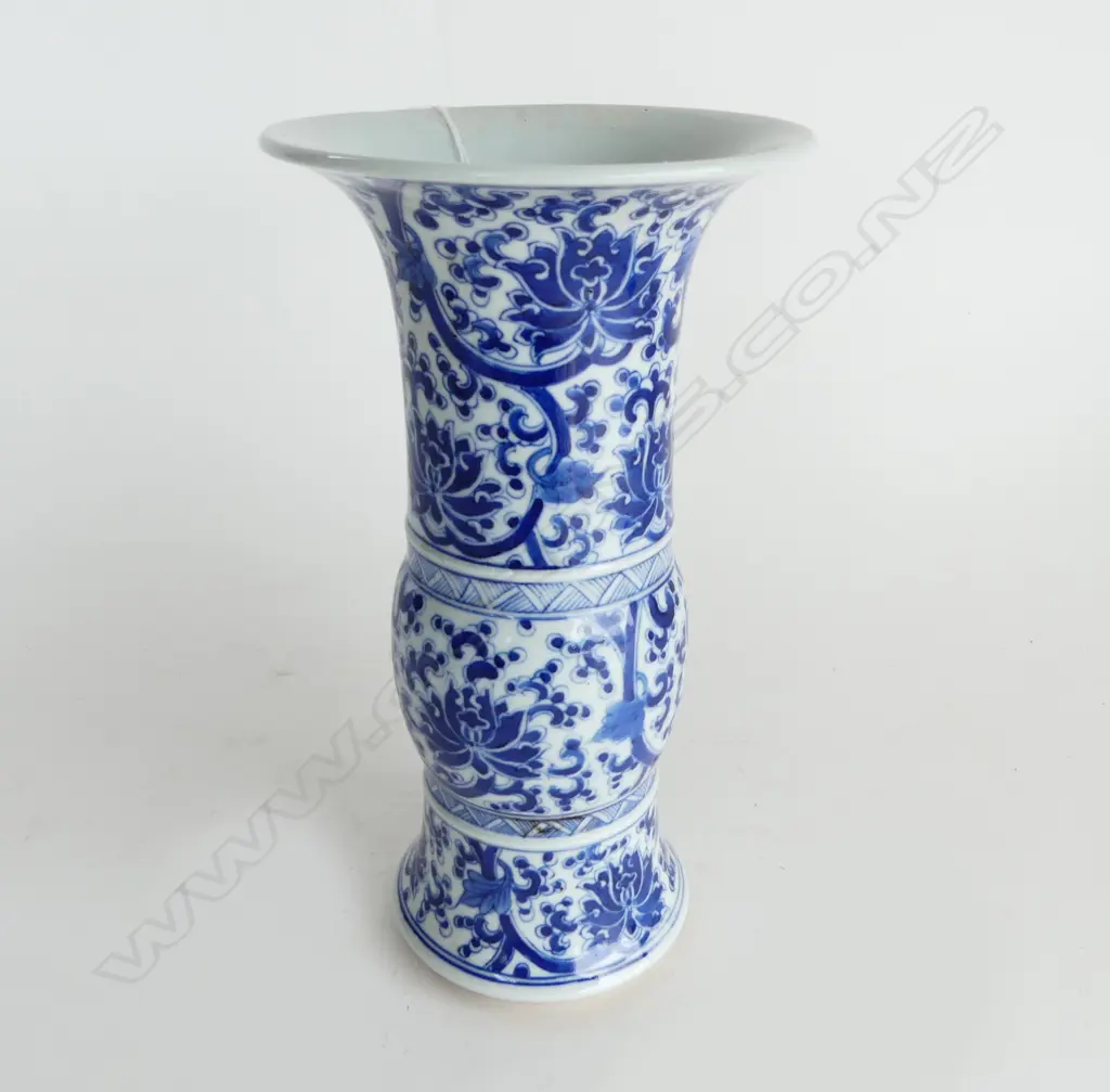 Blue and White Porcelain Flower Gu originally of the Ming and Qing Dynasties Image 1++