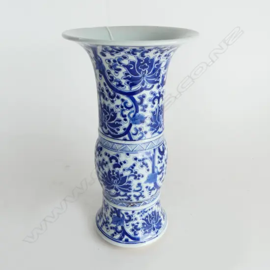 Blue and White Porcelain Flower Gu originally of the Ming and Qing Dynasties