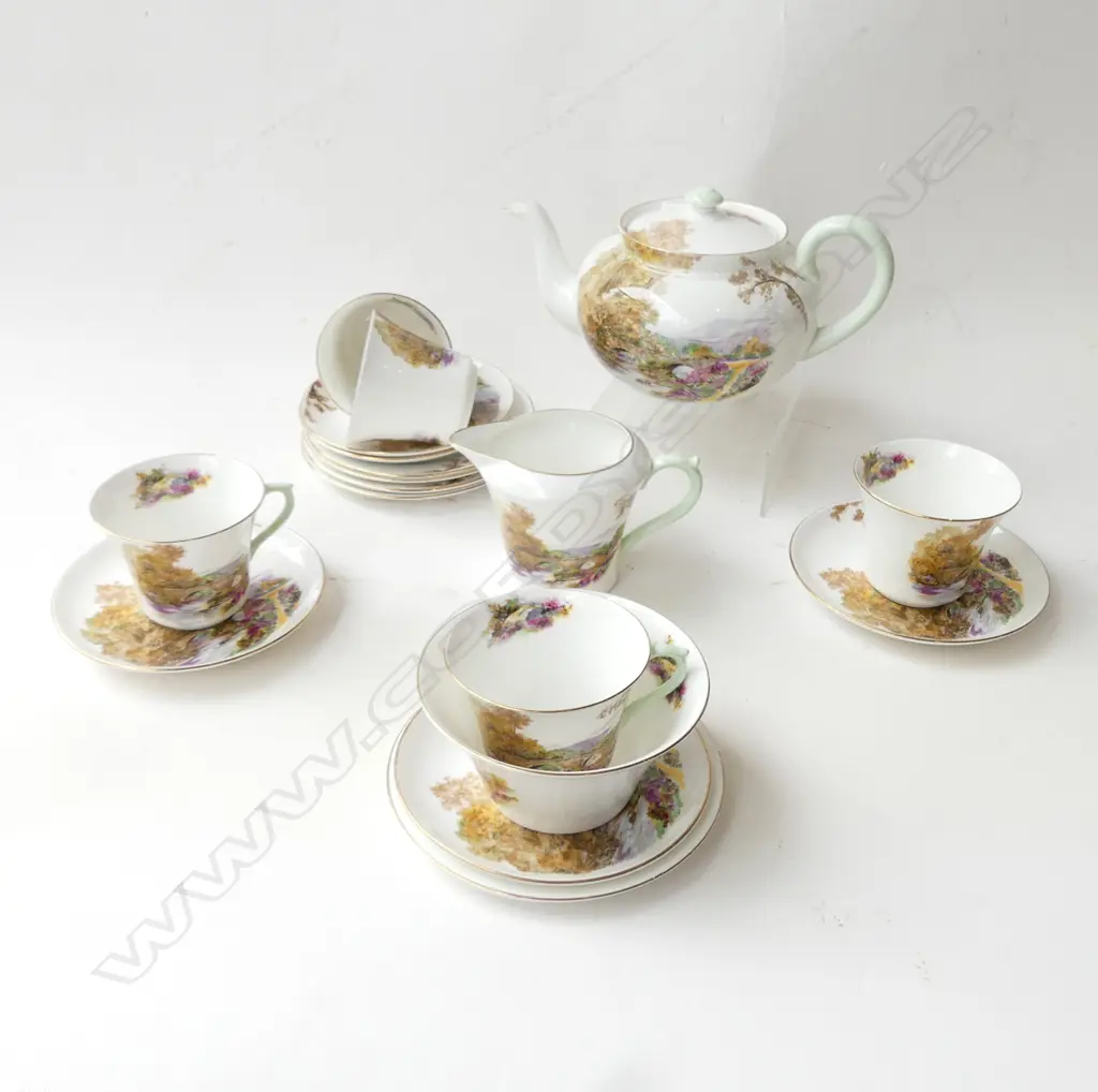 18 PCE SHELLEY 'HEATHER' TEA SET, TEAPOT, 5 TRIOS (1 CUP AF), MILK & SUGAR Image 1++