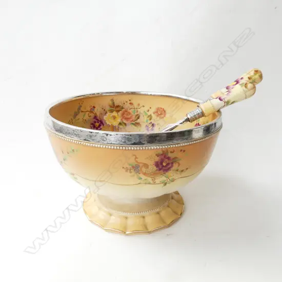 CARLTON WARE PEDASTAL BOWL W. SERVERS; Dia.240mm