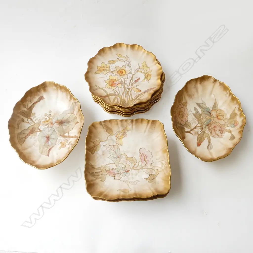 VICTORIAN DOULTON BURSLEM DESSERT SET; 8 PLATES 225mm dia, 2 PRS FOOTED DISHES... Image 1++