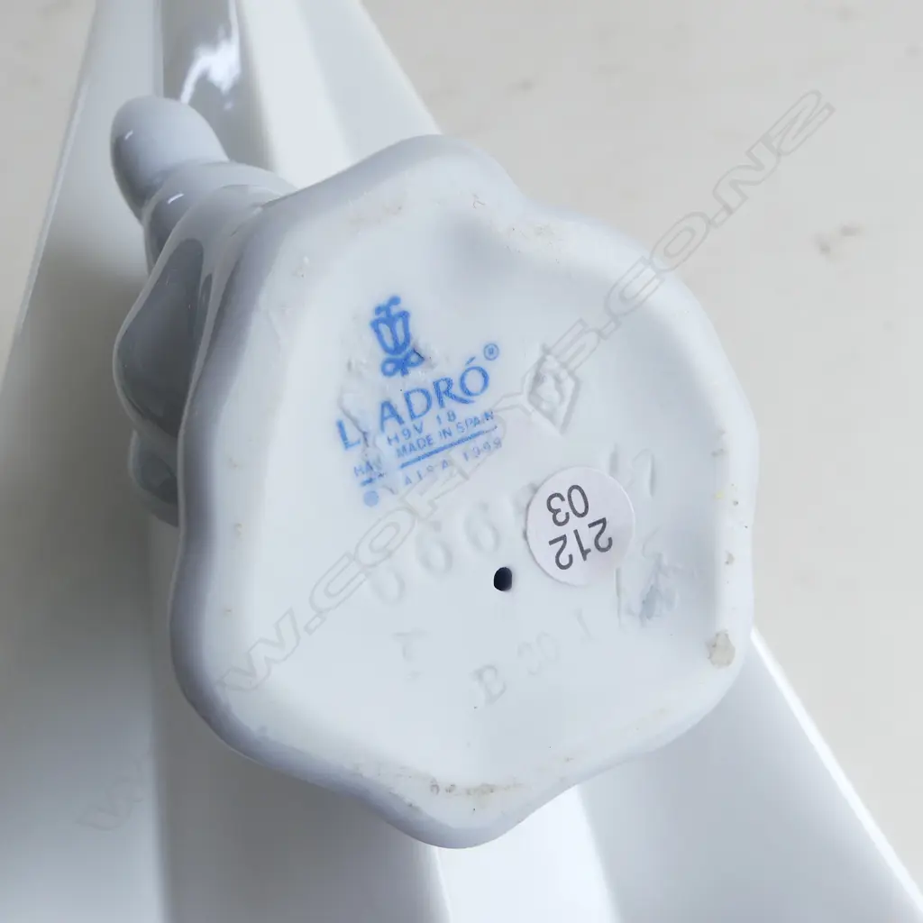 LLADRO #6665 'LETS FLY AWAY' H.115mm Image 1++