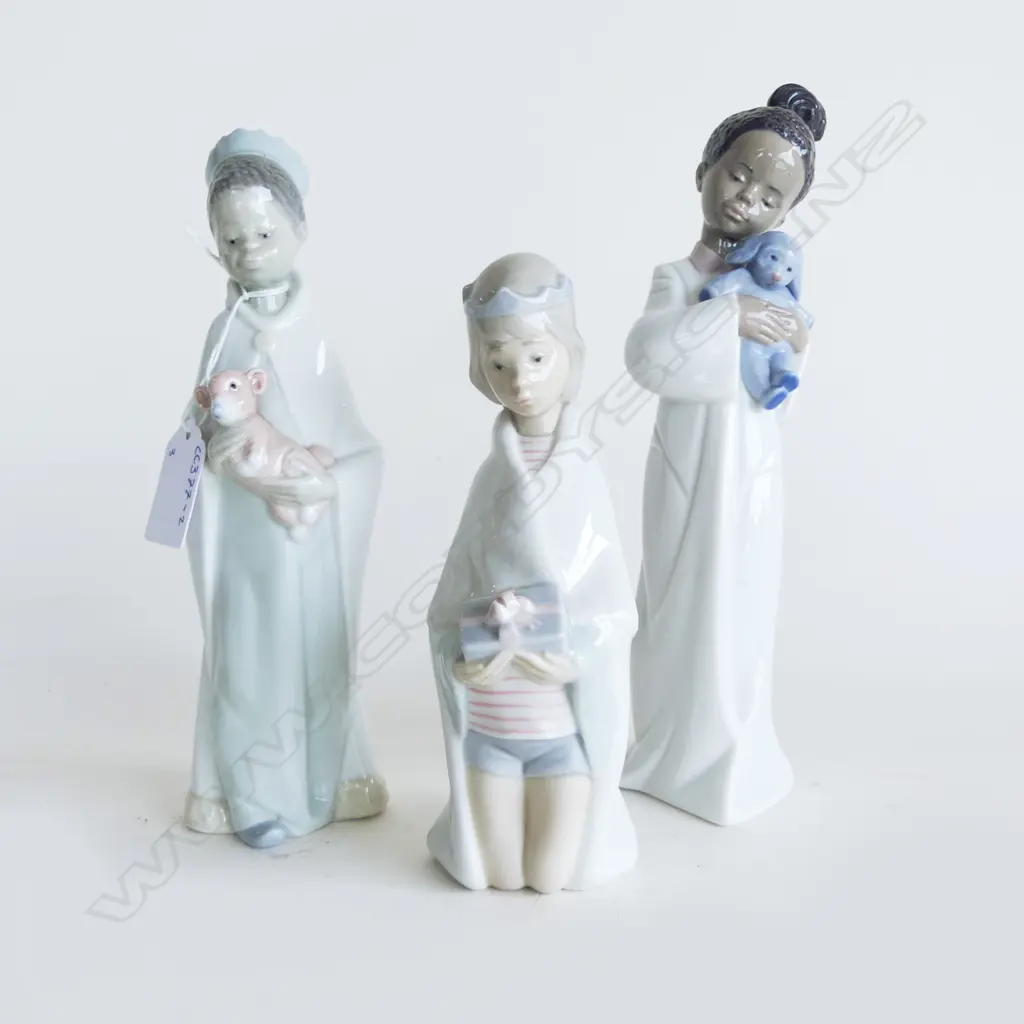 3 LLADRO CHRISTMAS FIGURINES INCL. KING BLATHASAR, MECHOIR & OTHER H.240mm Image 1++