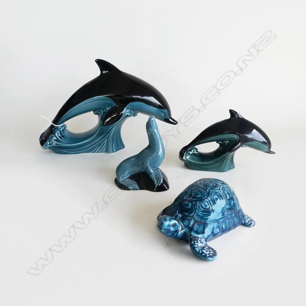 4 PCES POOLE POTTERY ORNAMENTS INCL. GRADUATED PR DOLPHINS H.200mm Image 1++