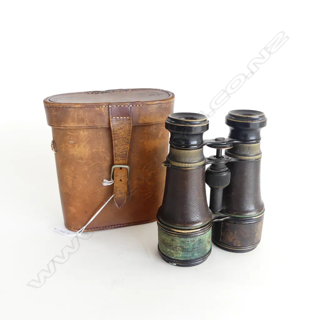 LEATHER CASED LATE VICTORIAN BRASS FIELD SCOPE; Case marked 'H. S. Hobb's Gloucester St. Christchurch', H.155mm Image 1++
