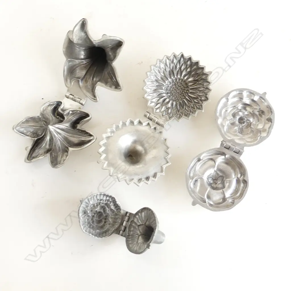 4 VINTAGE PEWTER ICE CREAM MOULDS; ROSE, SUNFLOWER, CARNATION & LILY Image 1++