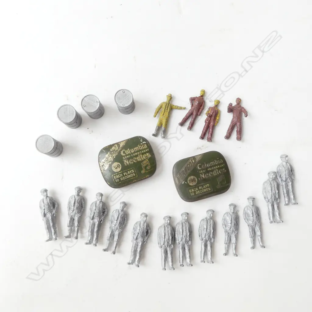 BAG OF LEAD TOY WORKING MEN FIGURES + BARRELS & 2 TINS GRAMAPHONE NEEDLES Image 1++