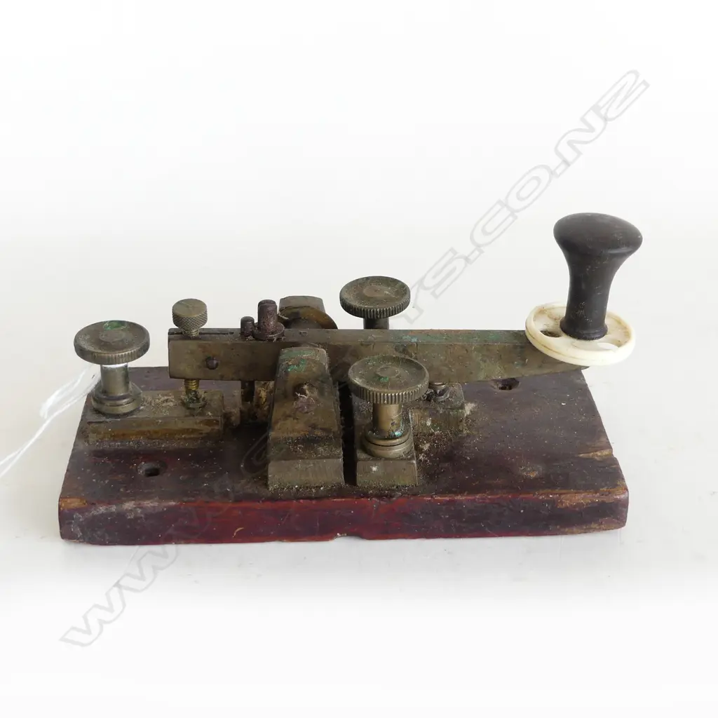 VINTAGE WOOD MOUNTED BRONZE MORSE KEY SENDER L150MM Image 1++