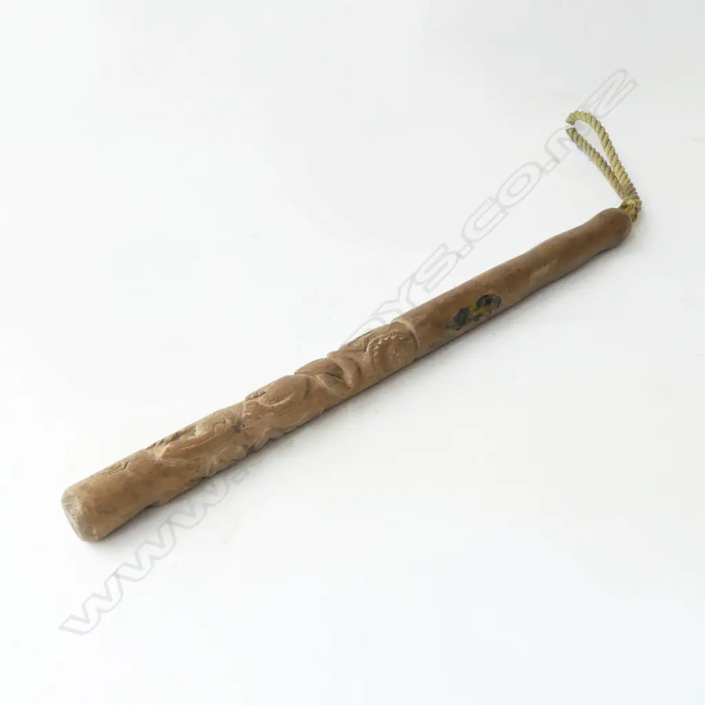 WOODEN CLUB w. CARVED MAORI DESIGN L.485mm Image 1++