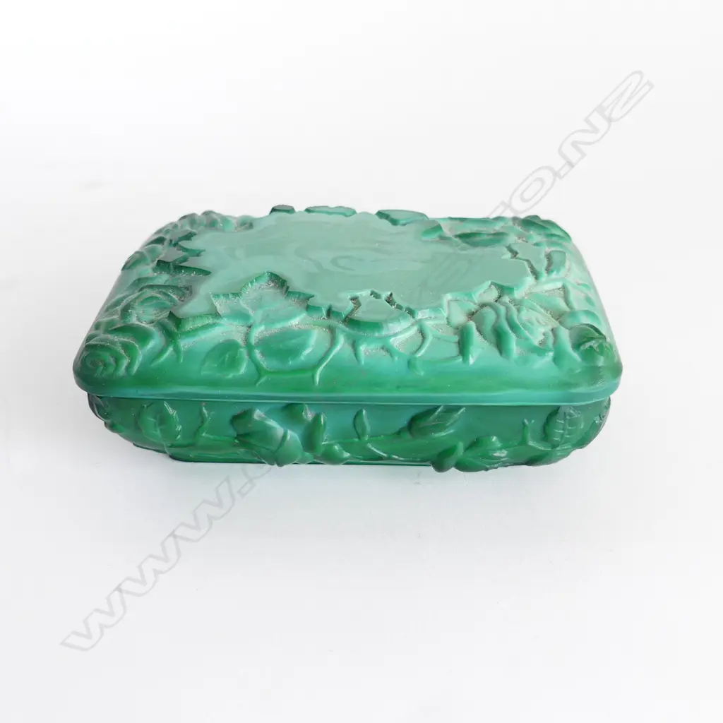 VINTAGE MALACHITE GLASS LIDDED BOX  L140MM Image 1++