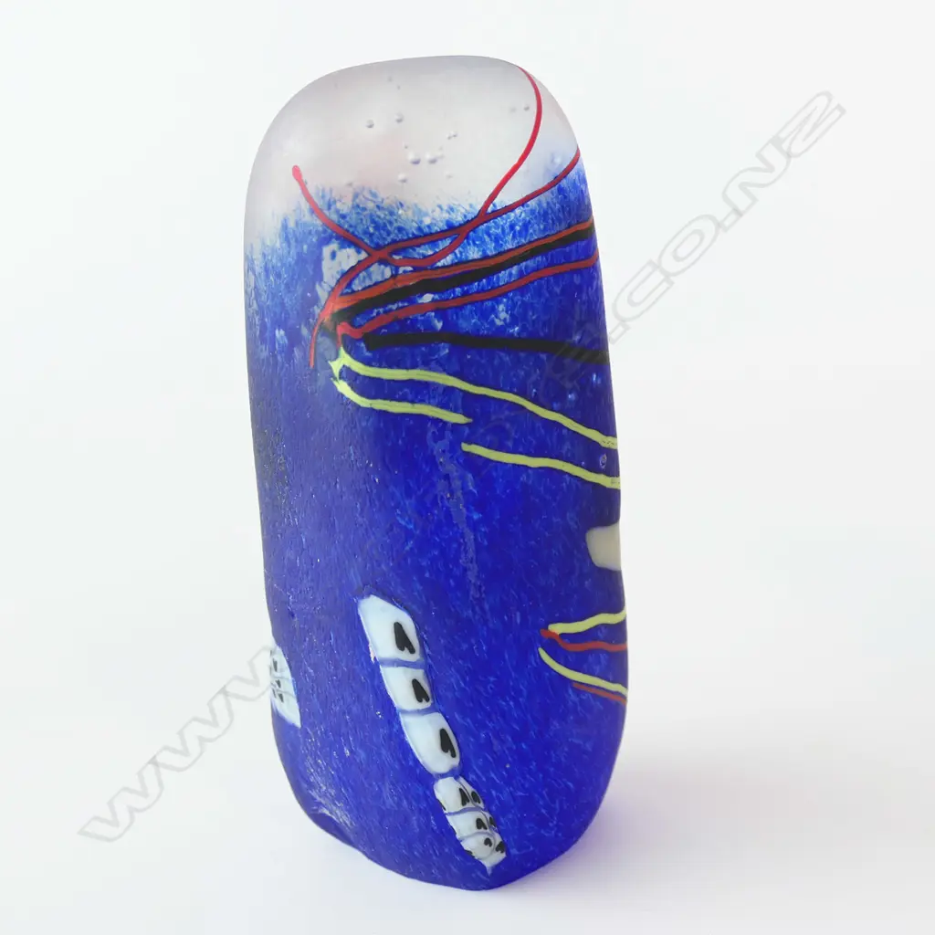 SHONA FIRMAN BLUE OBELISK (H.125mm) + SM BLUE GLASS VASE (PETER VIESNIK), H.95mm Image 1++