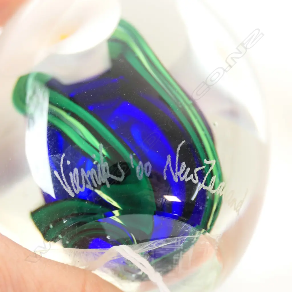 PETER VIESNIK LILY PAPERWEIGHT, SIGNED & DATED '00 H.95mm Image 1++