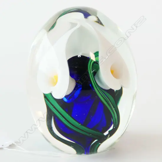 PETER VIESNIK LILY PAPERWEIGHT, SIGNED & DATED '00 H.95mm