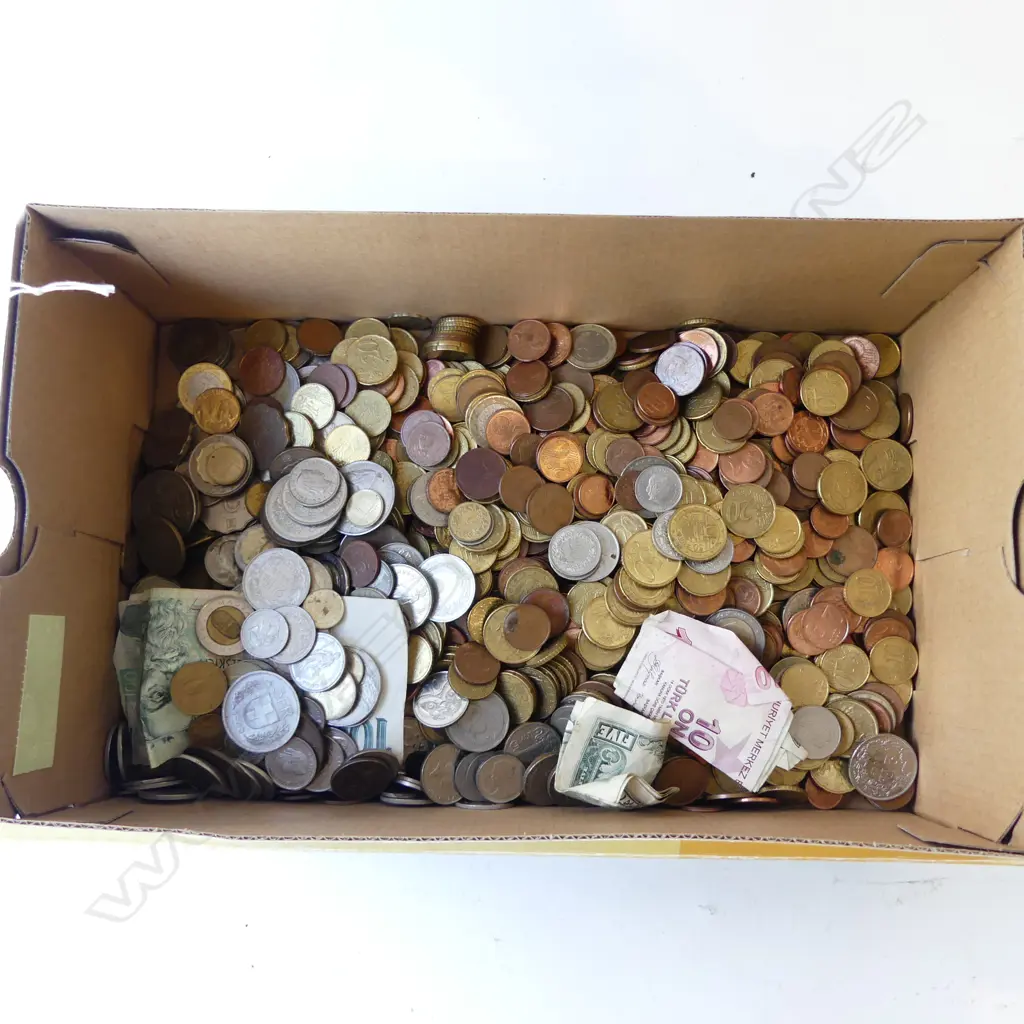 COLLECTION OF ASST WORLD COINS  Image 1++
