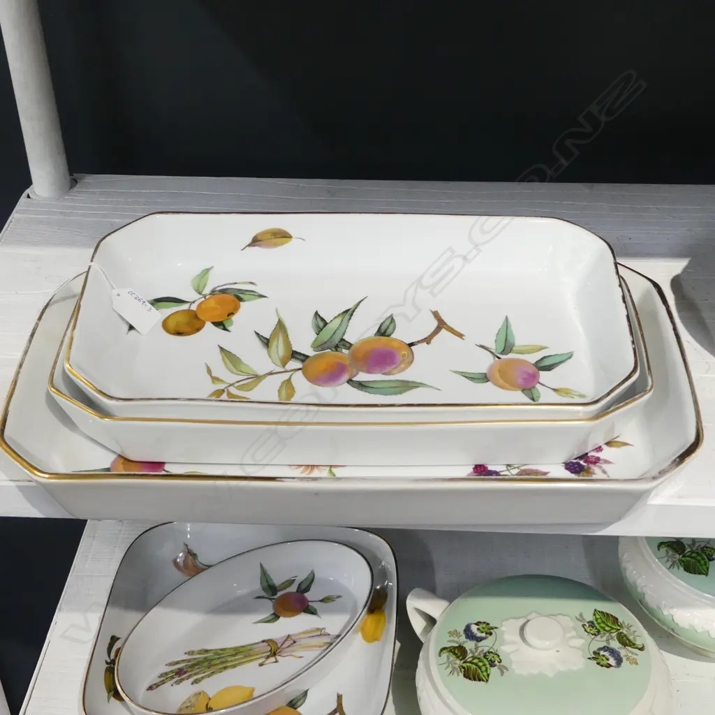 	3 ROYAL WORCESTER EVESHAM RECTANGULAR DISHES L.370mm Image 1++