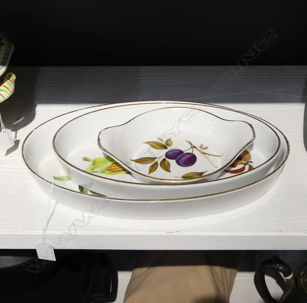 3 ROYAL WORCESTER EVESHAM OVAL DISHES L.370mm Image 1++