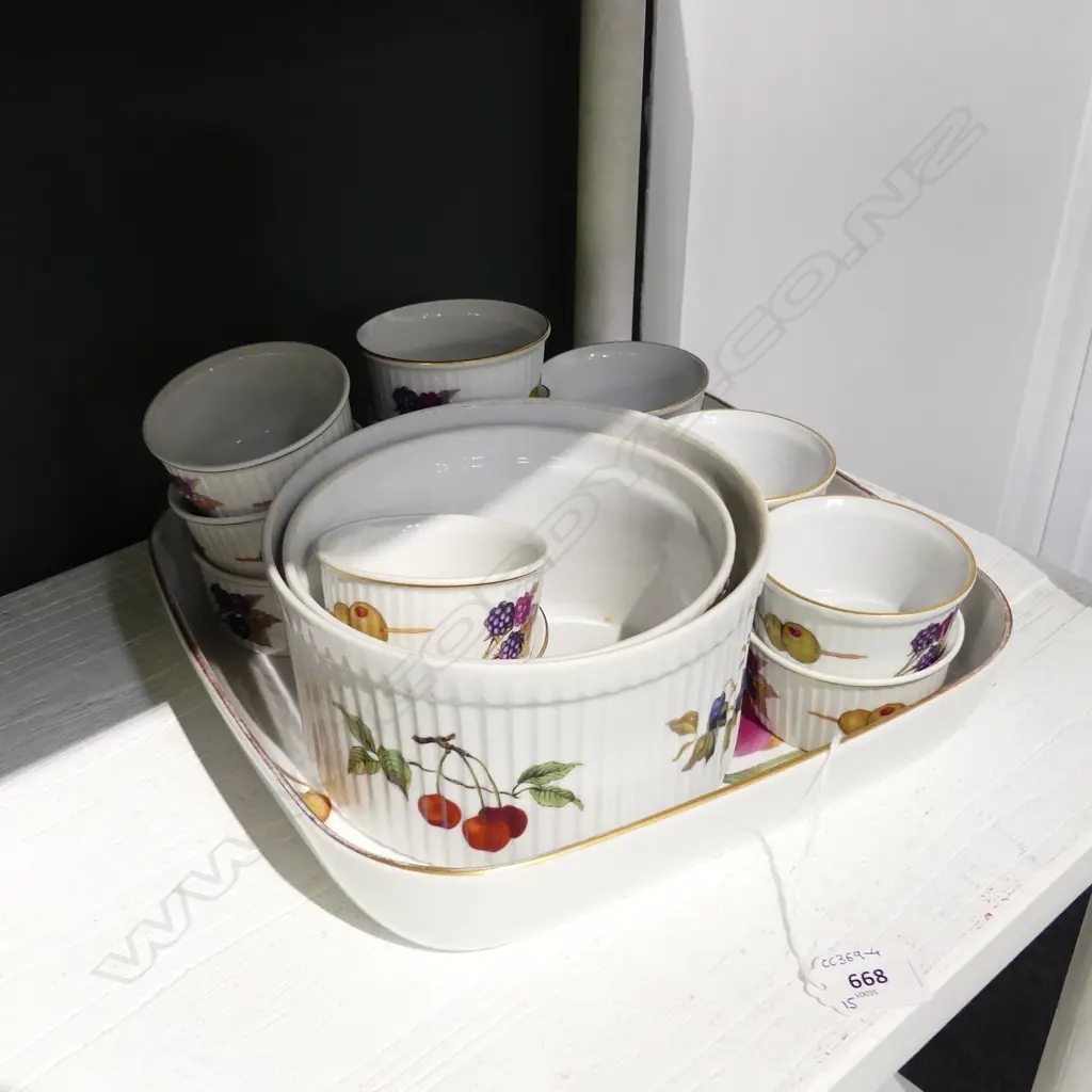ASST. ROYAL WORCESTER EVESHAM; 12 SML RAMEKINS, 2 LGER GRADUATED RAMEKINS & DISH, W.285mm Image 1++