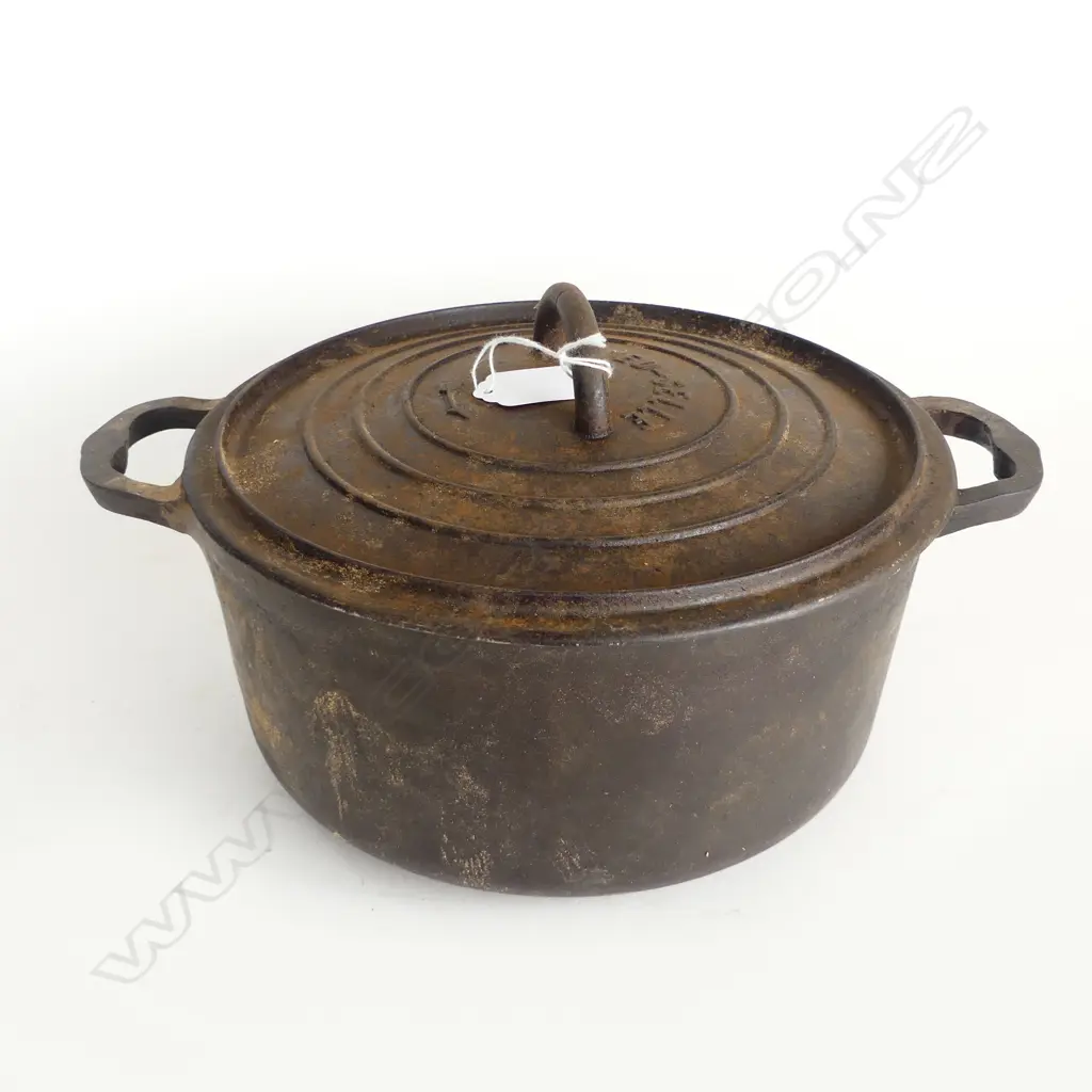 PIED-SELLE 4L CAST IRON CAMP OVEN 240mm dia Image 1++