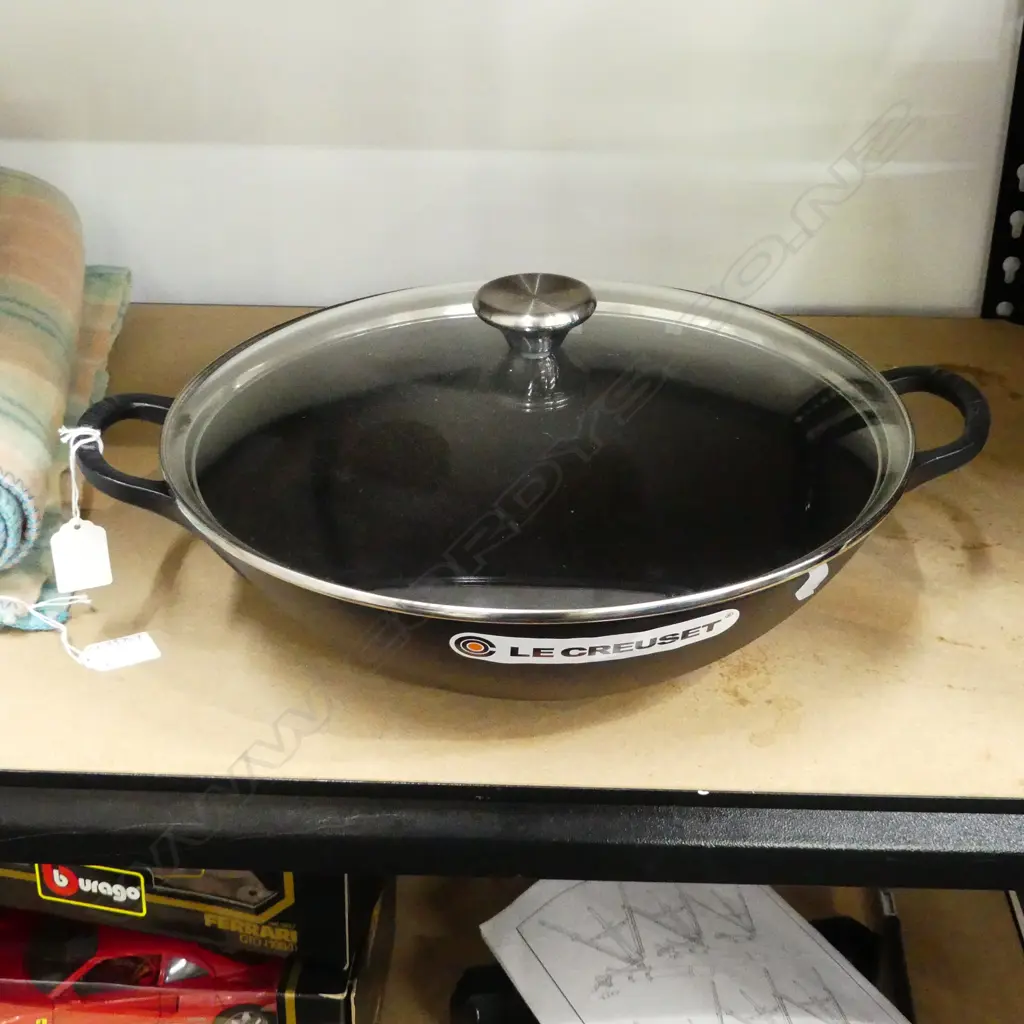 LE CREUSET LIDDED WOK DIA330MM Image 1++