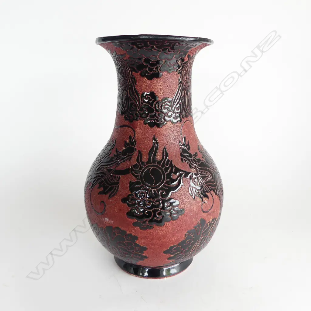 VIETNAMESE CERAMIC VASE w. BLACK DRAGON DECORATION H.300mm Image 1++