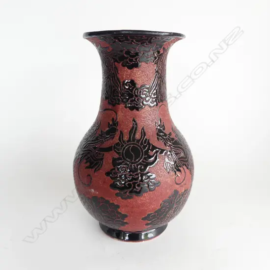 VIETNAMESE CERAMIC VASE w. BLACK DRAGON DECORATION H.300mm
