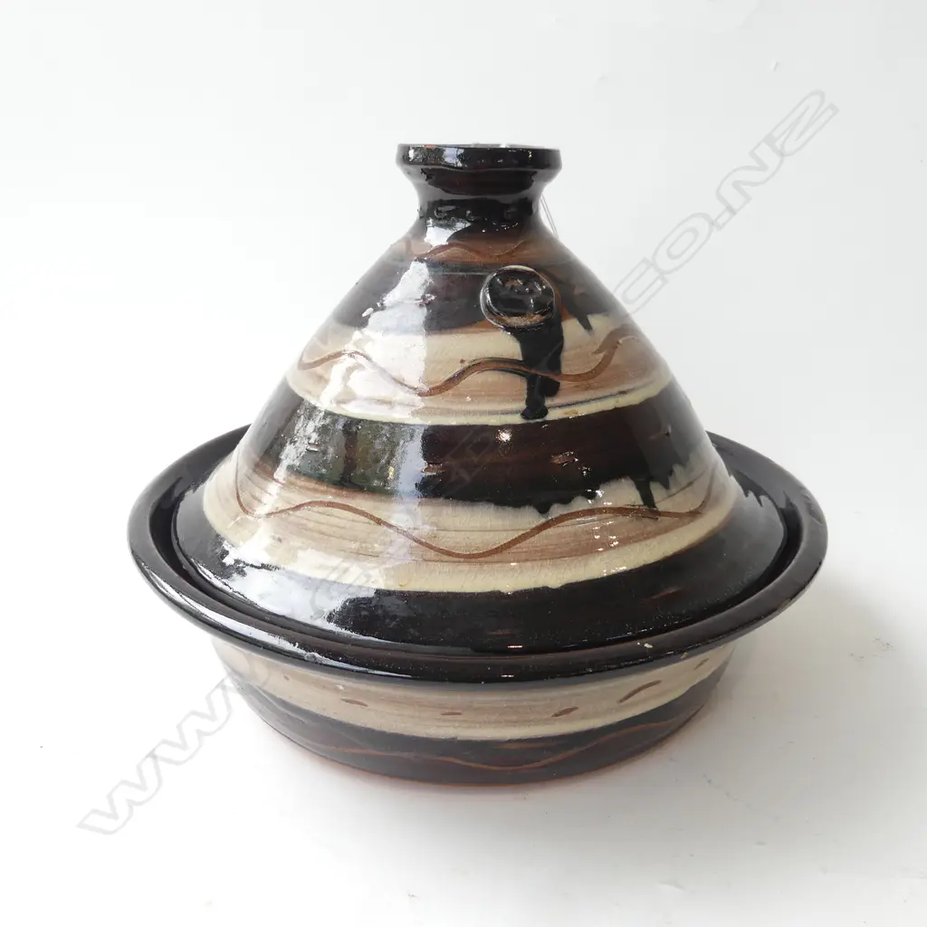 LARGE LIDDED STUDIO POTTERY CASSAROLE DISH SIGNED TO BASE H250MM Image 1++