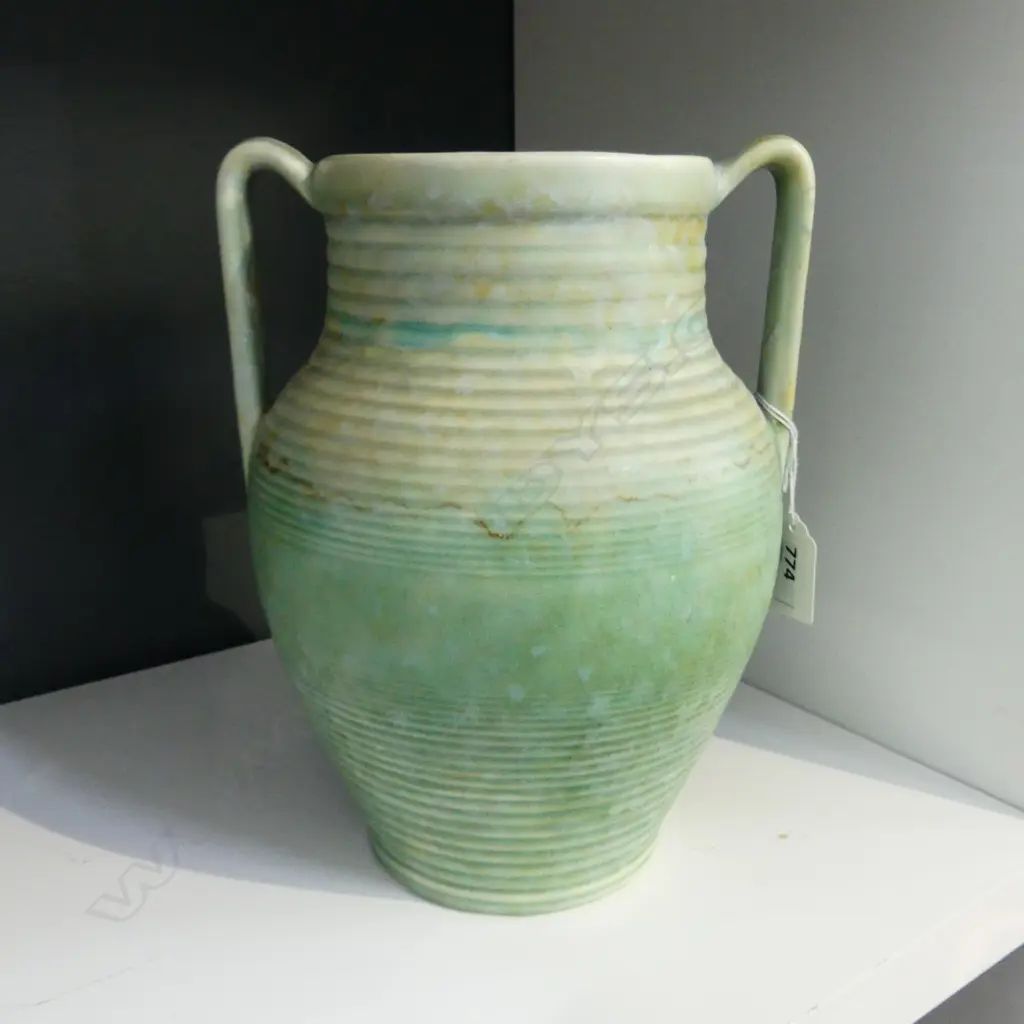 LG GREEN BESWICK VASE H.245mm Image 1++