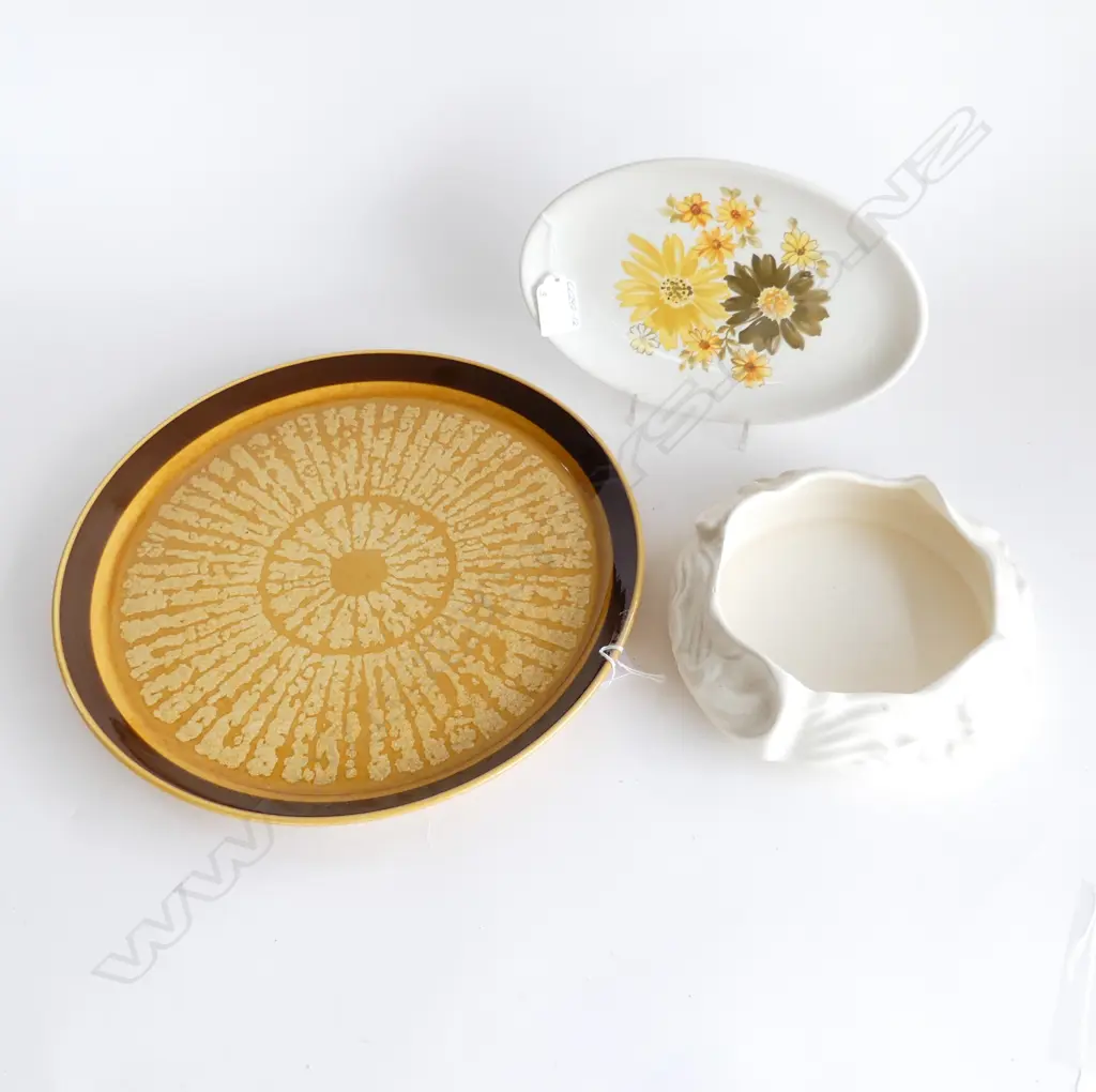 3 PCS CROWN LYNN; CREAM ROSE BOWL #56-8, SIDE PLATE & LG ROUND PLATE Image 1++