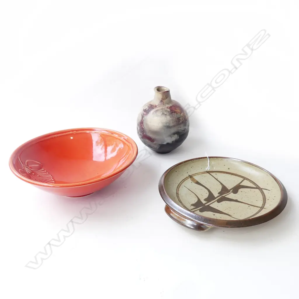 3 PCES NZ POTTER; Peter Stitchbury (Plate) Dia.250mm, Steiner Ceramics, etc Image 1++